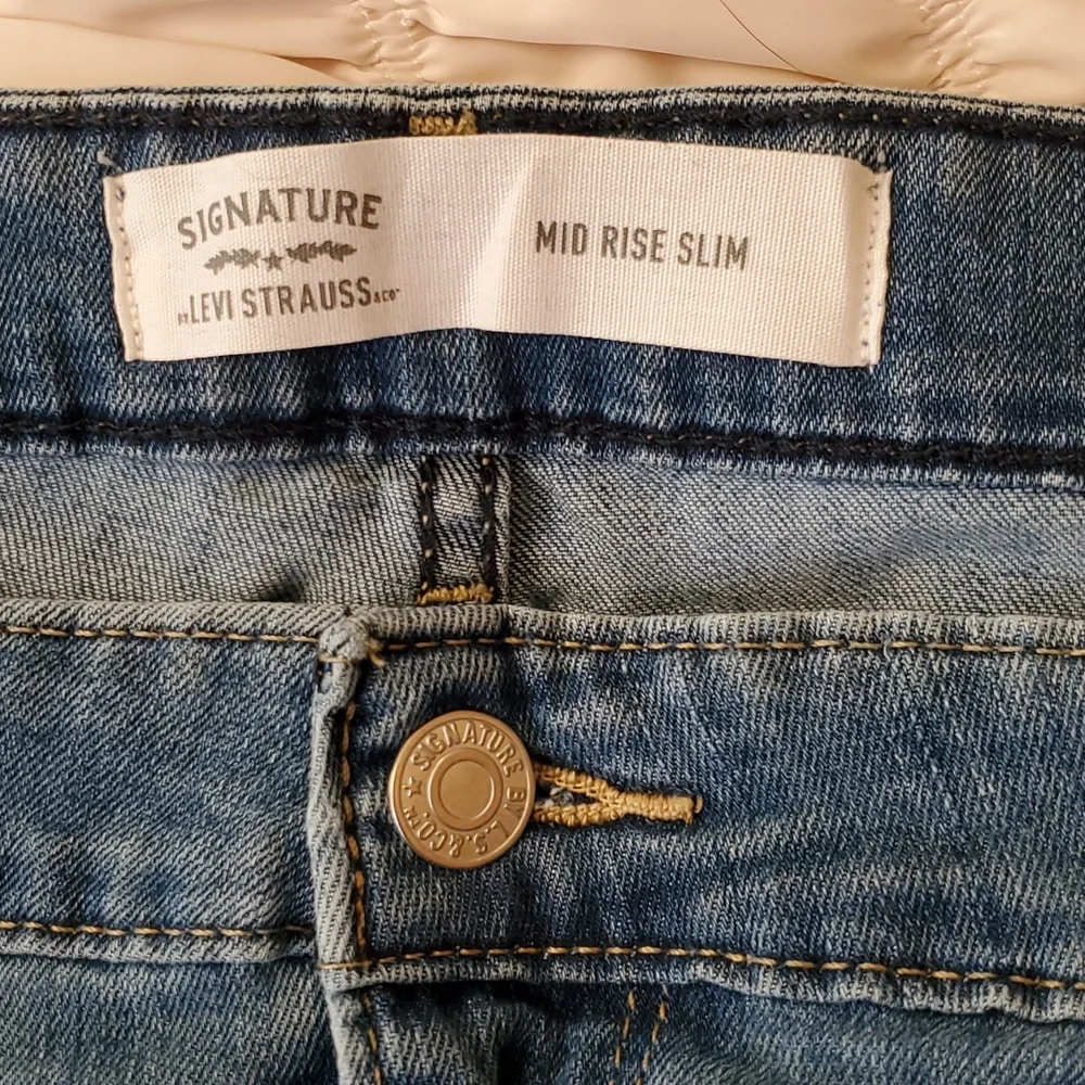 Levi Strauss, Mid Rise Slim, Plus size - Picture 4 of 6
